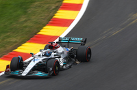 スパでペースが伸び悩んだメルセデス勢は、ライバルのグリッド降格でハミルトン4番グリッド、ラッセル(写真)5番グリッド。ポールのレッドブルからは1.8秒もの後れをとり、さらにアルピーヌにも速さで負けていることに、ドライバーもチームもショックを隠しきれなかった。レースでは、オープニングラップでハミルトンがアロンソと接触しリタイア、ラッセルは表彰台に一歩届かず4位でゴール。シーズン前半に復活の糸口をつかんだかに見えたシルバーアロー。しかし、マシンの帳尻をしっかり合わせることができない問題は続いているようだ。(Photo=Mercedes)