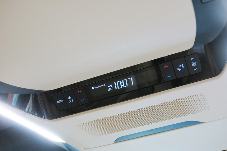 トヨタ・アルファード エグゼクティブラウンジ(後席用エアコン)