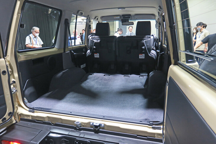 トヨタ・ランドクルーザー“70”(ラゲッジスペース)