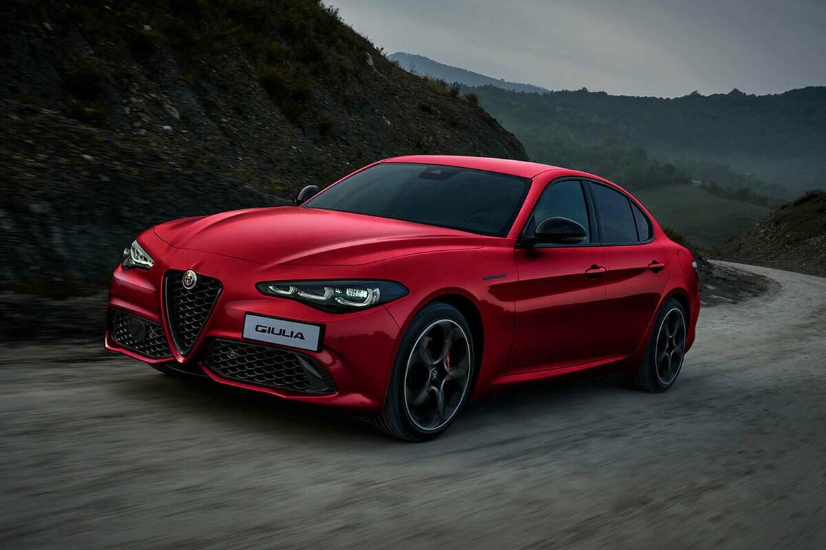 アルファ・ロメオの「ジュリア」と「ステルヴィオ」に限定車