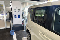 BYDのディーラーに設置されていた急速充電器。今回試乗した軽BEV「ラッコ200」では、出力90kWの充電器を用いた場合、バッテリー残量30%から約25分で80%までの充電が可能という。