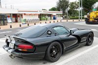 寄居PAにてトイレ休憩の図。助手席側の窓を少し開けているのは、こうしていないと走行中キシキシ鳴ってうるさいから。どうもドアが落っこちてきているらしいのだが、これって直るのかな?