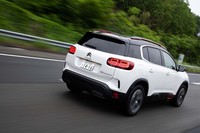 WLTCモードの燃費値は13.8km/リッター。この点はディーゼルモデル(17.1km/リッター)に大きく譲るところだ。