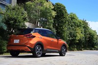 2020年6月に発売された「日産キックス」。海外では純内燃機関車もラインナップされているが、日本国内ではハイブリッド専用車として扱われる。