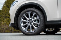 今回の改良では、バネ、ダンパーの変更を中心に、サスペンションのセッティングを見直し、操縦安定性と乗り心地の改善が図られた。