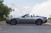 アストンマーティンDB11ヴォランテ