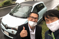 まさかのクラッチモーター交換だけで「俺のナロー」が復活。費用は約6万円で済んだ。奇跡の生還を果たし、車検も取った。すごいぞ東條店長(左)、ありがとう東條店長。