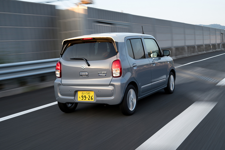 WLTCモードの燃費性能はマイルドハイブリッド車の場合で28.2km/リッターに到達。もともと軽ナンバーワンの低燃費を誇っていたが、2位以下をさらに突き放す進化だ。