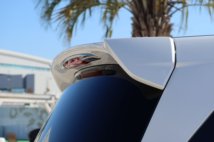 ホンダ・オデッセイe:HEVアブソルート・EXブラックエディション 純正アクセサリー装着車(テールゲートスポイラー)