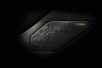 改良型「アウトランダー」は、ヤマハと三菱が共同開発したプレミアムオーディオシステムも搭載する。