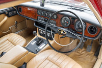 1973年式「デイムラー・ダブル6ヴァンデンプラ ロングホイールベース」のインテリア。