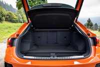 荷室の容量は5人乗車時で530リッター。リアシートをたたんだ状態で1400リッターとなっている。