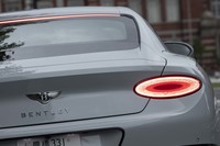 左右に楕円(だえん)をひとつずつ配したリアコンビランプは、3代目「コンチネンタルGT」の特徴のひとつ。