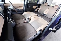 シートアレンジ次第では、車内を写真のようなくつろぎ空間にすることもできる。