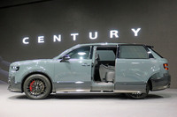 SUVタイプは後席をスライドドアに仕立てることもできる。