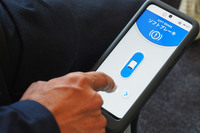 作動・停止などの操作は、「ユニワン」の本体右側にあるタッチパネルで行う。多くの人が使いやすいよう、直感的でシンプルな操作方法が採用されている。