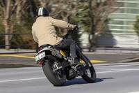 走りもデザインも非常に個性的だった「キャバレロ スクランブラー700」。ジャンルとしてはスクランブラーだが、オンロードでもかなり積極的に楽しめるマシンに仕上がっていた。