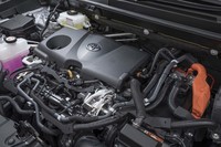 パワーユニットは2.5リッター直4エンジンに電気モーターを組み合わせたハイブリッド。リアモーターも含めたシステム最高出力は222ps。