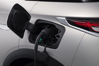 欧州仕様車の充電時間は、7.4kW充電器で7時間30分、11kW充電器で5時間。