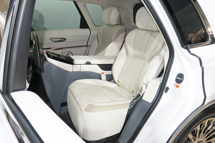 トヨタ・センチュリー(リアシート)