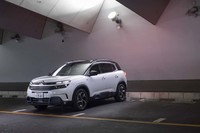 2021年6月24日に発売された「C5エアクロスSUVプラグインハイブリッド」。日本で販売されるシトロエン車としては初めての電動化モデルだ。