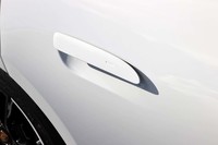 ドアハンドルは使用する時だけ展開し、一定速まで上がると格納される。