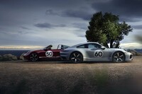 2020年に登場した「911タルガ4Sヘリテージデザインエディション」(写真左奥)と、「911スポーツクラシック」(右手前)。