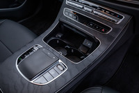 ダイヤルとタッチパッドの併用式だったインフォテインメントのコントローラーは、大型のタッチバッドのみの設置に変更された。