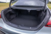 荷室容量は従来型と同じく540リッター。試乗車にはオプションの自動開閉トランクリッドが装備されていた。