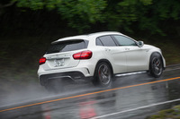 「GLA45」は走行状況に応じて後輪にトルクを配分する4WDシステム「4MATIC」を搭載している。