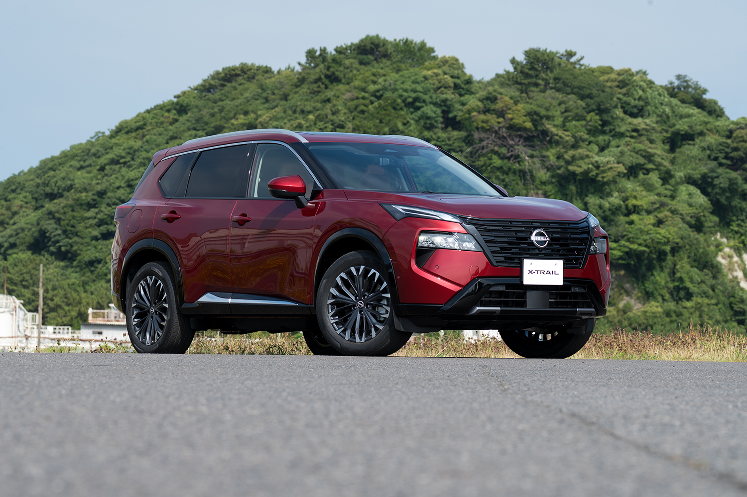 日産が「エクストレイル」をマイナーチェンジ “タフギア”を強調した新