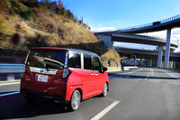 中央自動車道を八王子方面へと向かう「タンク」。今回の取材では高速道路と市街地を中心に473kmを走行。燃費は15.0km/リッターとなった(車載燃費計計測値)。