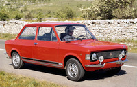 「フィアット128ラリー」。1969年にフィアットブランドとしては初のFF車として登場した128。4ドアセダンと2ドアセダンがあったが、1971年に加えられた高性能版のラリーは2ドアセダンのみの設定だった。