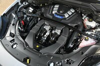 プジョー408 GTハイブリッド(FF/8AT)/マセラティ・グレカーレ トロフェオ(4WD/8AT)/ルノー・カングー ヴァリエテ カラーバンパー(FF/7AT)【試乗記】の画像