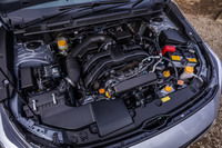 2リッター水平対向4気筒エンジンは最高出力154PS、最大トルク196N・mを発生。「リニアトラック」と呼ばれるCVTが組み合わされる。