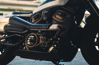 新エンジンの「レボリューションマックス1250T」。基本は「パン アメリカ1250」のエンジンと同じだが、ピストンや吸気系を改良して低・中回転域のトルクを強化。3000~6000rpmで最大10%のトルクアップを実現した。