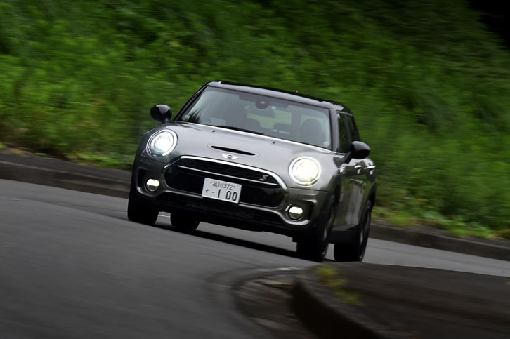 テスト車は、セットオプション「CHILIパッケージ」を装着。これにより、3つの走行モード(SPORT、MID、GREEN)が選べるようになる。