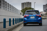 フロントと同様、大幅にイメージが変わったリアまわり。横長のテールランプに合わせてテールゲートのデザインも変更された。