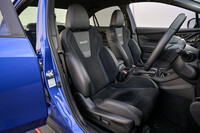 STIが「WRX STIスポーツ#」を発表 6段MTを搭載したコンプリートカー【東京オートサロン2026】の画像