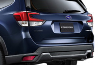 先代モデルとの違いとして挙げられるコの字型のリアコンビランプだが、「この形に必然性がない」とのことで、評価はいまひとつの様子。