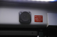 シエナの小型路線バスで。車内放送用スピーカー。