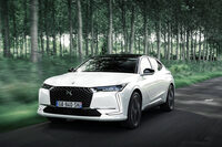 「DS 4」に上質なインテリアが自慢の特別仕様車「オペラBlueHDi」が登場