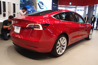 テスラ、最新型EV「モデル3」を国内で披露の画像