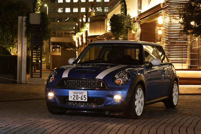 【スペック】クーパーS:全長×全幅×全高=3715×1685×1430mm/ホイールベース=2465mm/車重=1210kg/駆動方式=FF/1.6リッター直4DOHC16バルブターボ(175ps/5500rpm、24.5kgm/1600-5000rpm)/価格=295万円(テスト車=330万9000円)