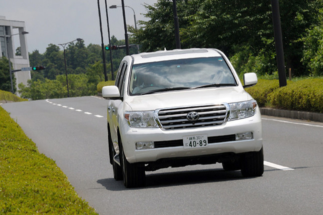 【スペック】全長×全幅×全高=4950×1970×1915mm/ホイールベース=2850mm/車重=2720kg/駆動方式=4WD/4.6リッターV8DOHC32バルブ(318ps/5600rpm、46.9kgm/3400rpm)/価格=690万円(テスト車=758万400円)