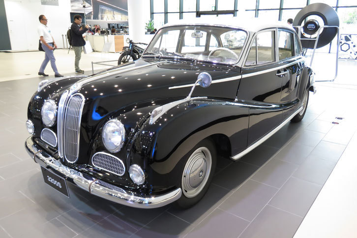 1960年「BMW 3200S」
			1960年代のBMWを代表する、高級4ドアセダン。