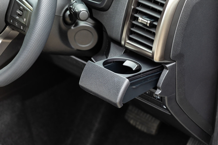 三菱トライトンGSR(小物入れ兼カップホルダー)