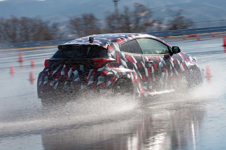 スペックなどは明かされていないが、1.6リッター直3ターボエンジンは低回転域からトルキーで扱いやすかった。