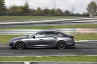 同じエンジンを積んだ「クアトロポルテ トロフェオ」は2021年前半に国内導入される見込みだ。