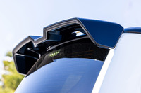 「スーパーONE プロトタイプ」のシンプルなテールゲートスポイラーは、走行中の空気の抜けが考慮されたホンダアクセス独自のスポーティーなデザインに改められていた。